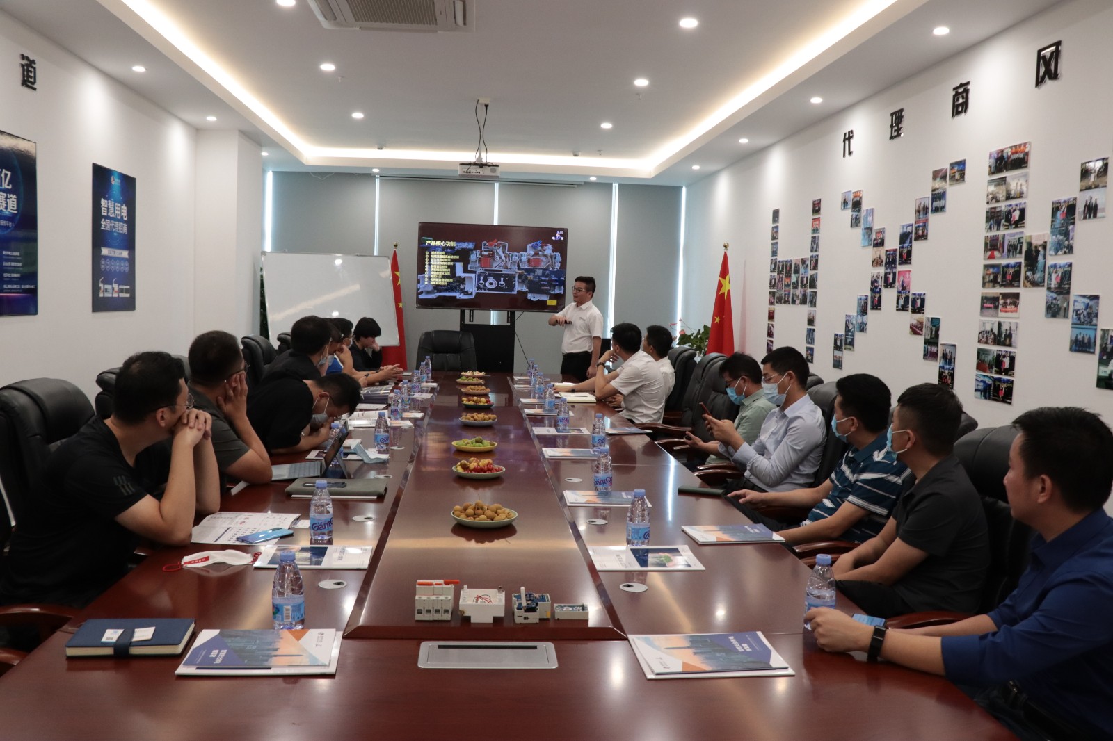 新奥能源集团领导一行莅临ob.com科技参观指导